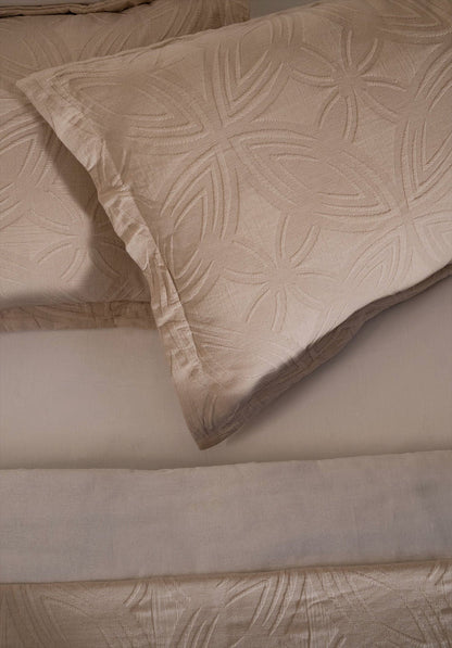 Niraa EarthLoom: Elara Bed cover set