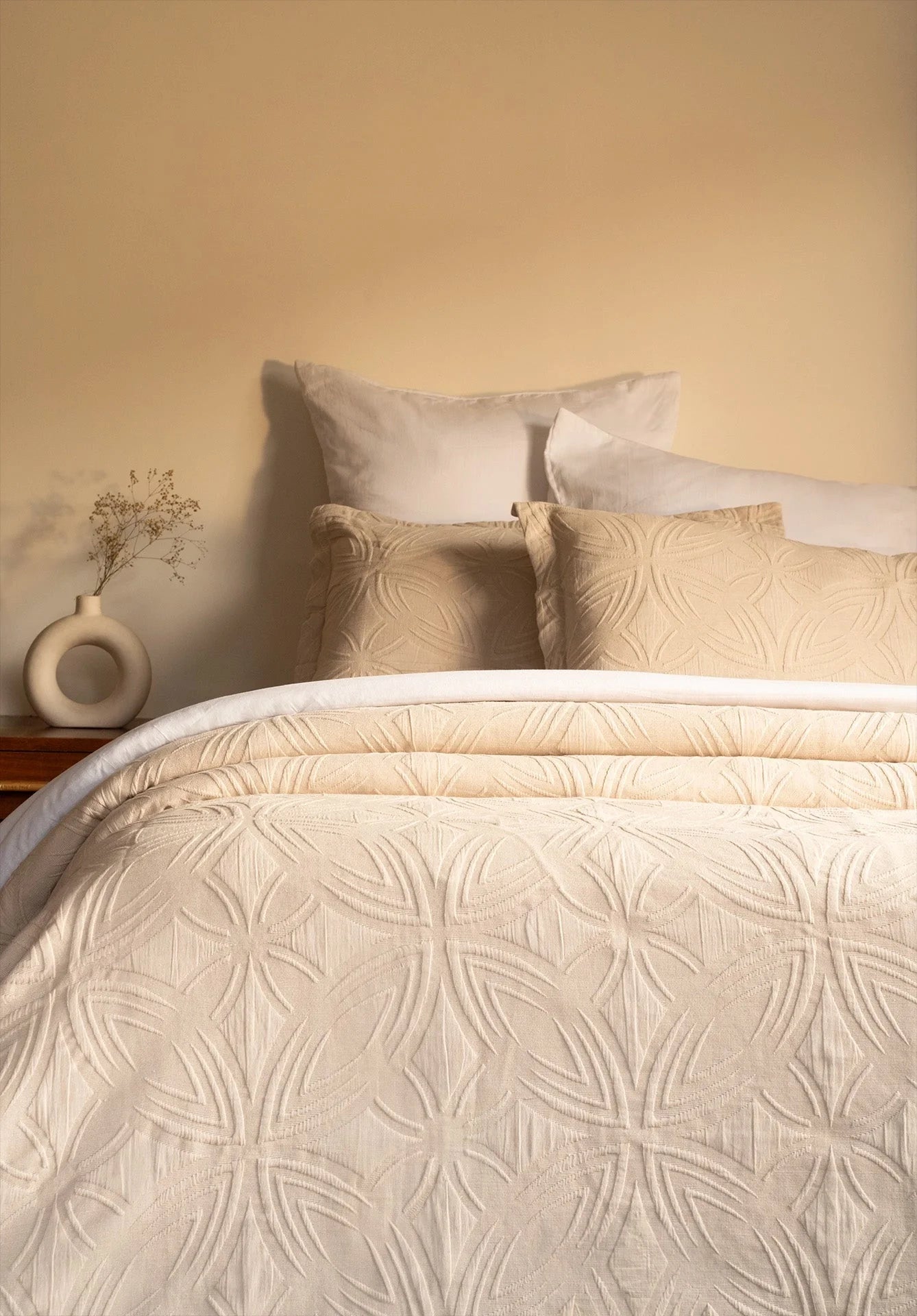 Niraa EarthLoom: Elara Bed cover set