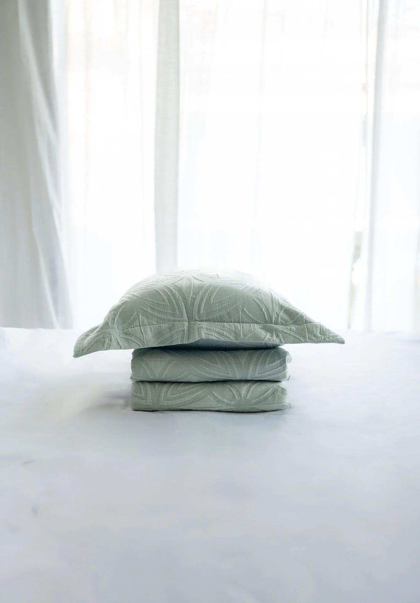 Niraa EarthLoom: Elara Bed cover set