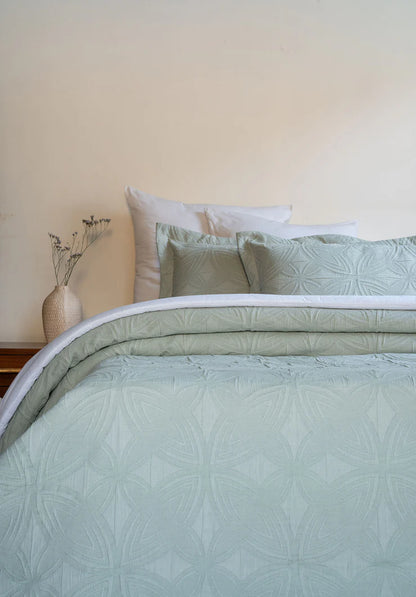Niraa EarthLoom: Elara Bed cover set