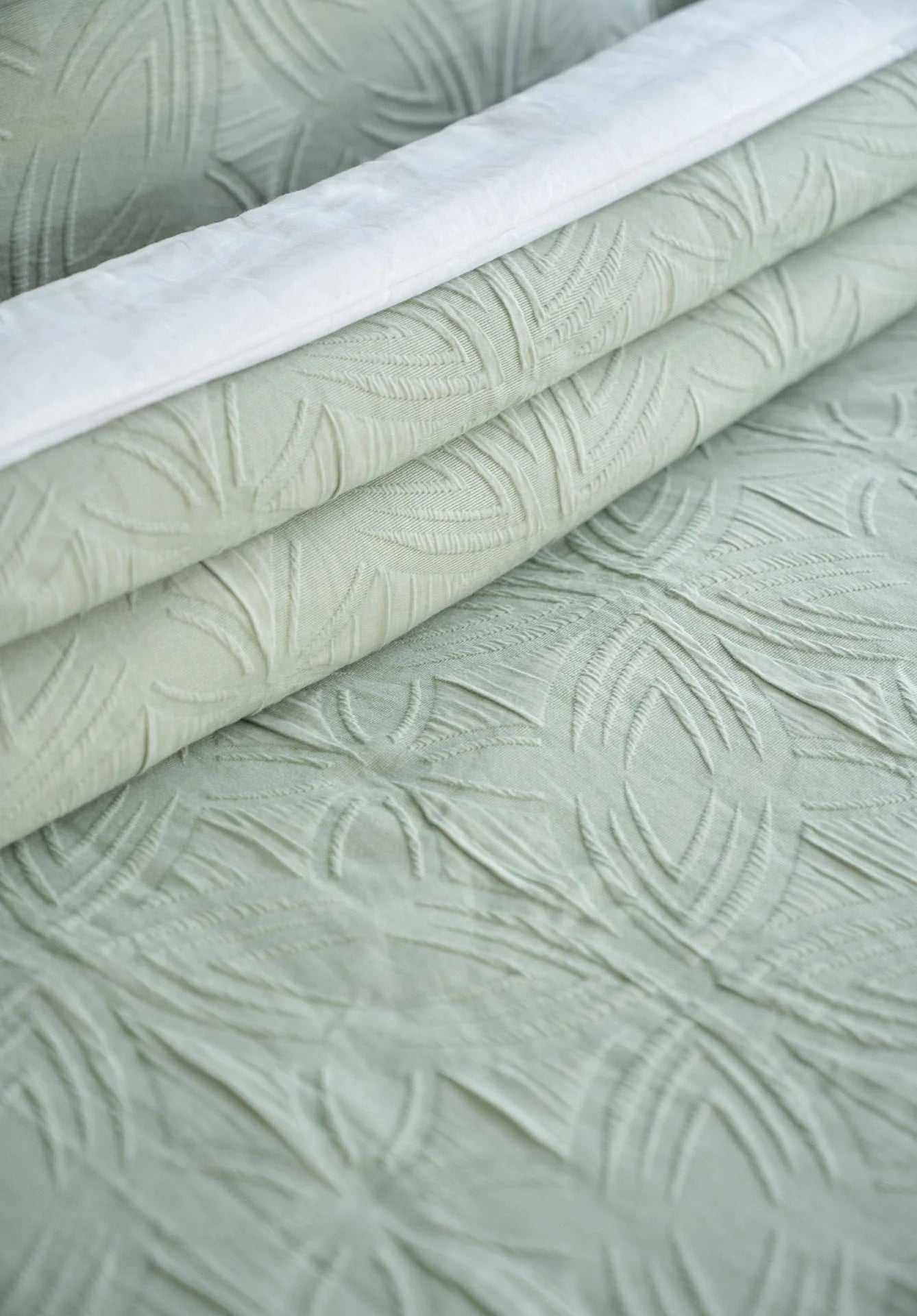 Niraa EarthLoom: Elara Bed cover set