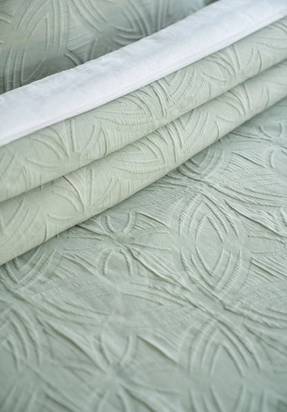 Niraa EarthLoom: Elara Bed cover set