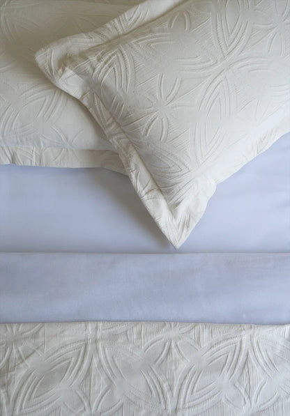 Niraa EarthLoom: Elara Bed cover set