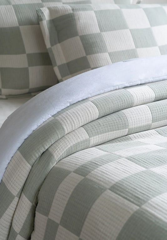 Niraa Earthloom Cheque Bedspread Set
