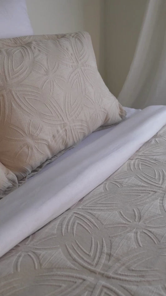 NIRAA Earthloom Elara